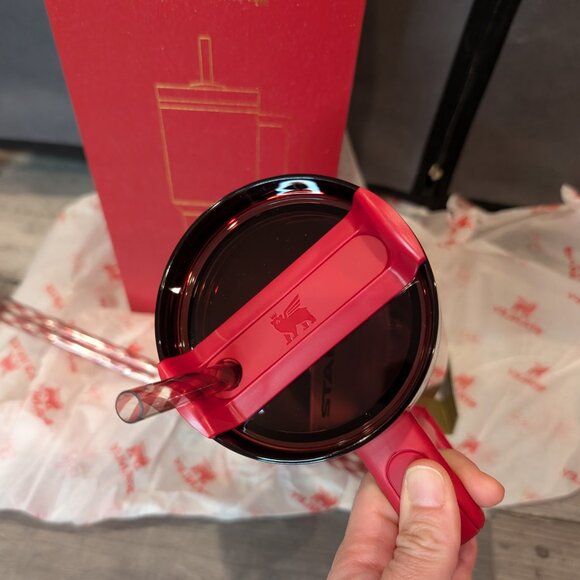 SOLD Stanley, Quencher H2.0 Flowstate Tumbler 40 oz, Holiday 2024 - Picture 5 of 10